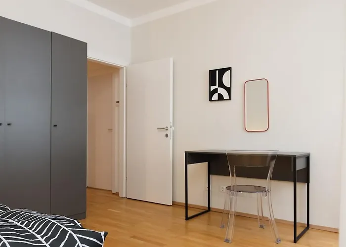 Daire Crown Apartments! Chic Black-and-white By Naschmarkt Viyana