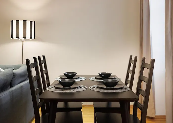 Daire Crown Apartments! Chic Black-and-white By Naschmarkt Viyana